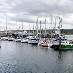 Quaint Fishermans 2-bed With Sea Views *