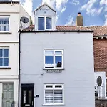 Quaint Fishermans 2-bed With Sea Views * Scarborough