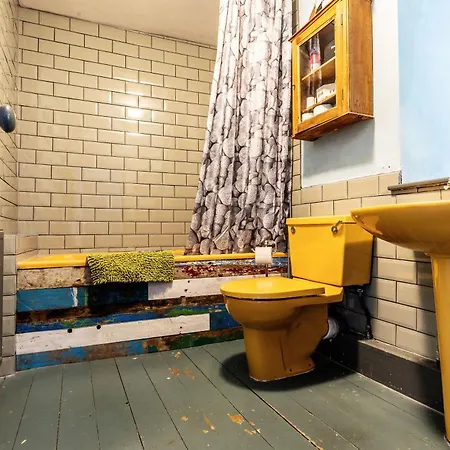 Quaint Fishermans 2-bed With Sea Views Скарборо