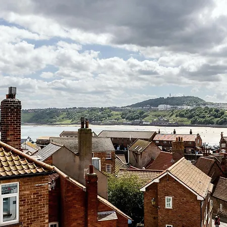 Semesterbostad Quaint Fishermans 2-bed With Sea Views