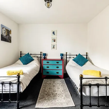 Quaint Fishermans 2-bed With Sea Views Скарборо