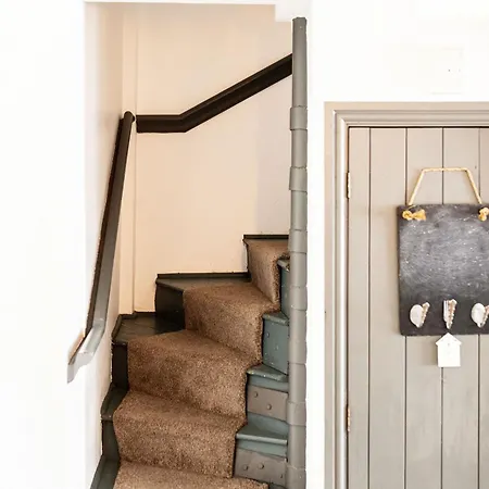 Quaint Fishermans 2-bed With Sea Views