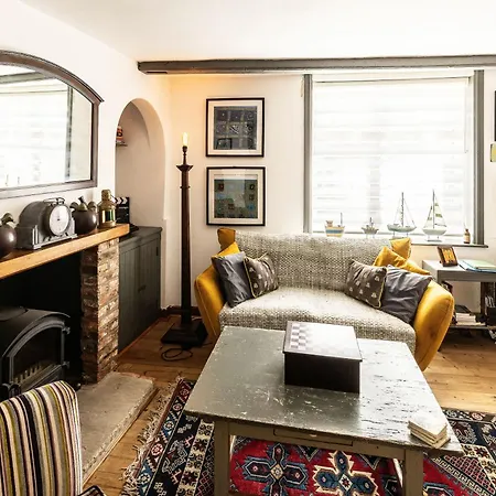 Casa vacanze Quaint Fishermans 2-bed With Sea Views *