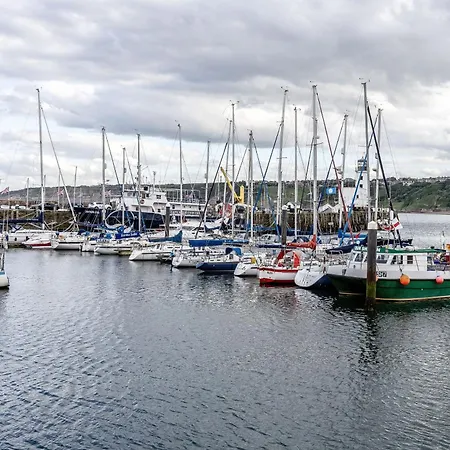 Quaint Fishermans 2-bed With Sea Views *