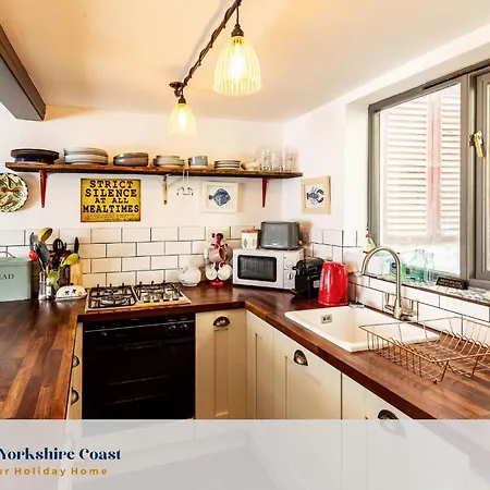 Nyaraló Quaint Fishermans 2-bed With Sea Views *