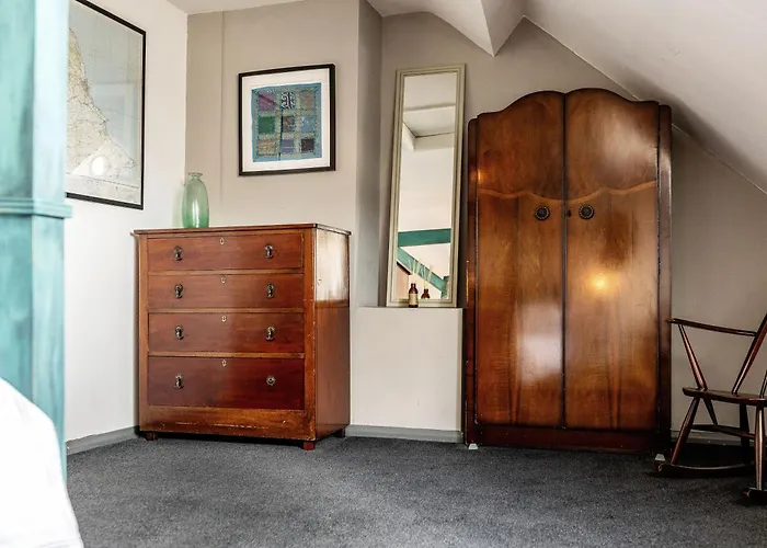 Semesterbostad Quaint Fishermans 2-bed With Sea Views