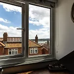 بيت للعطل Quaint Fishermans 2-bed With Sea Views سكرابورو